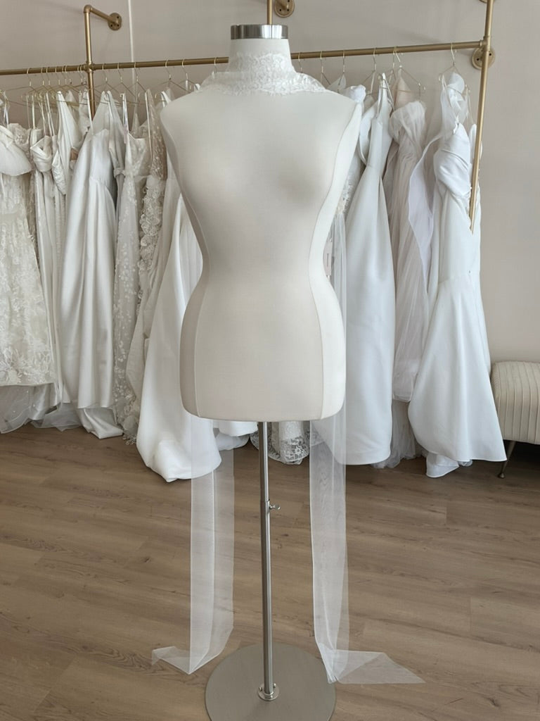 Cocoe Voci - French Chantilly and Tulle Scarf