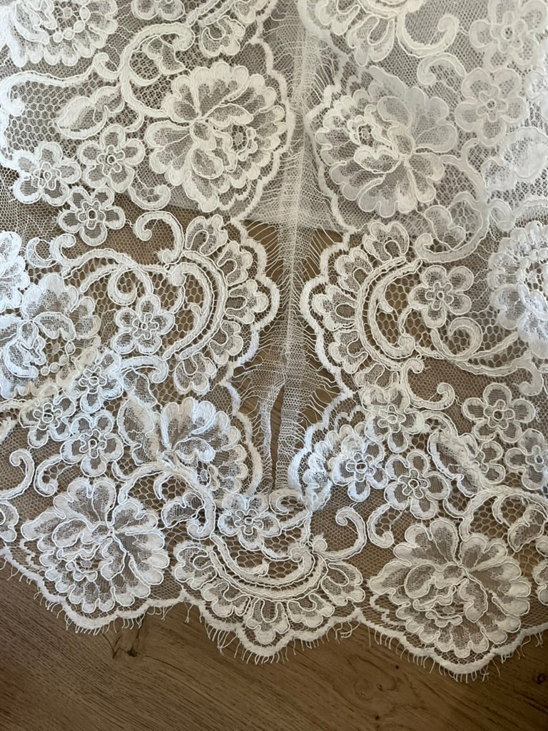 Monique Lhuillier - Fleur de Lis w/ jacket (8)