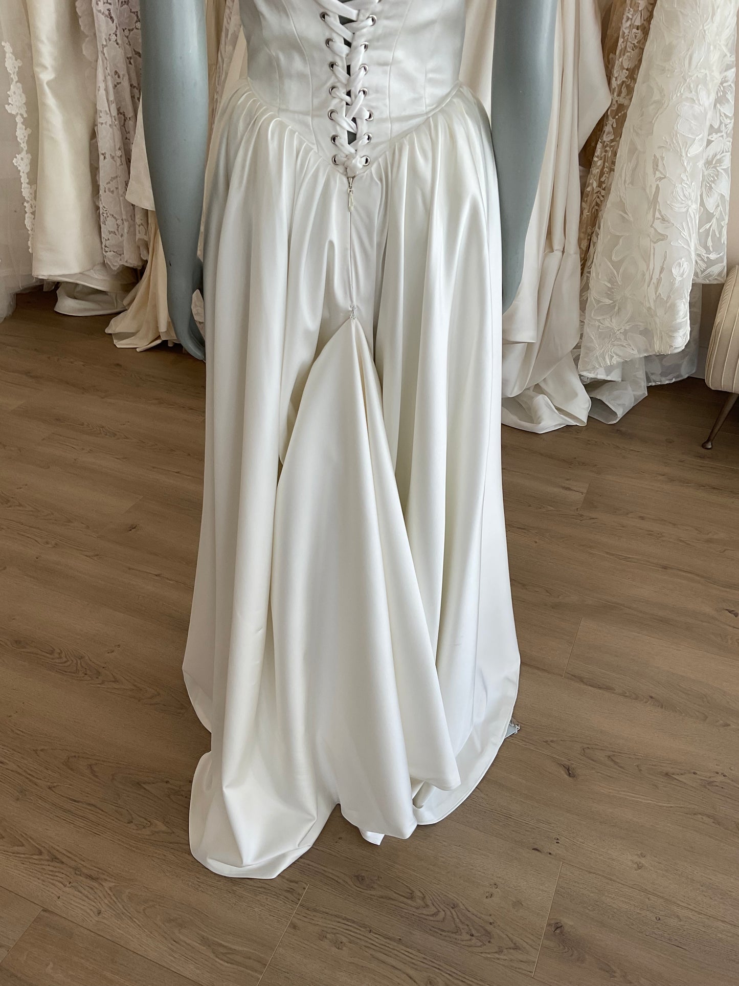 Sky Mor Bridal - Alyx (6)