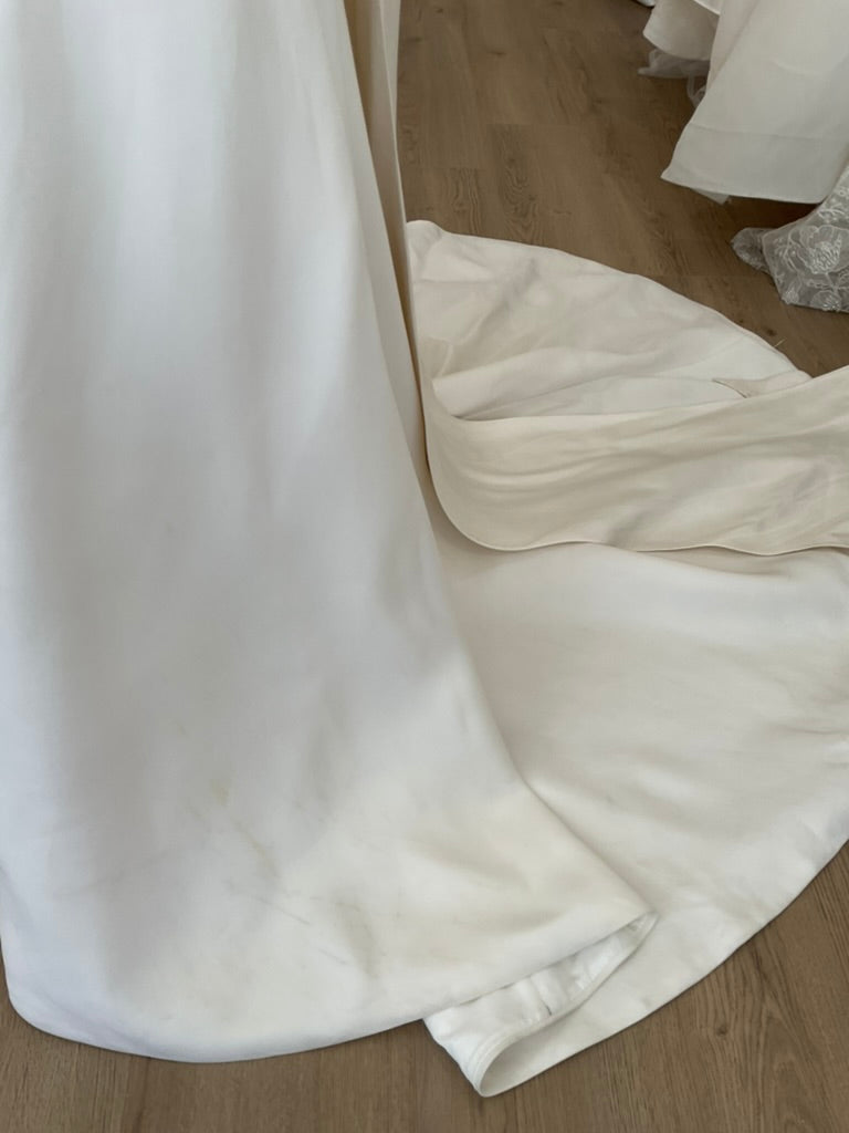 Anna Maier  - Asymetrical Satin Bow Mermaid (8)