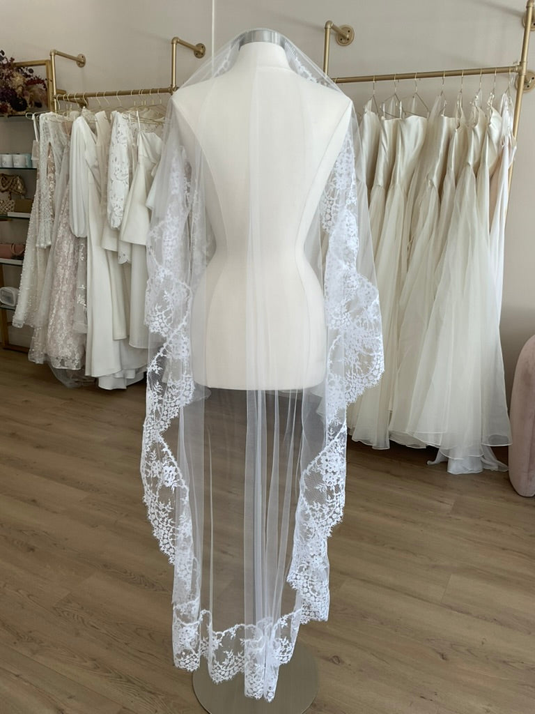 Cocoe Voci - French Lace Mantilla Veil