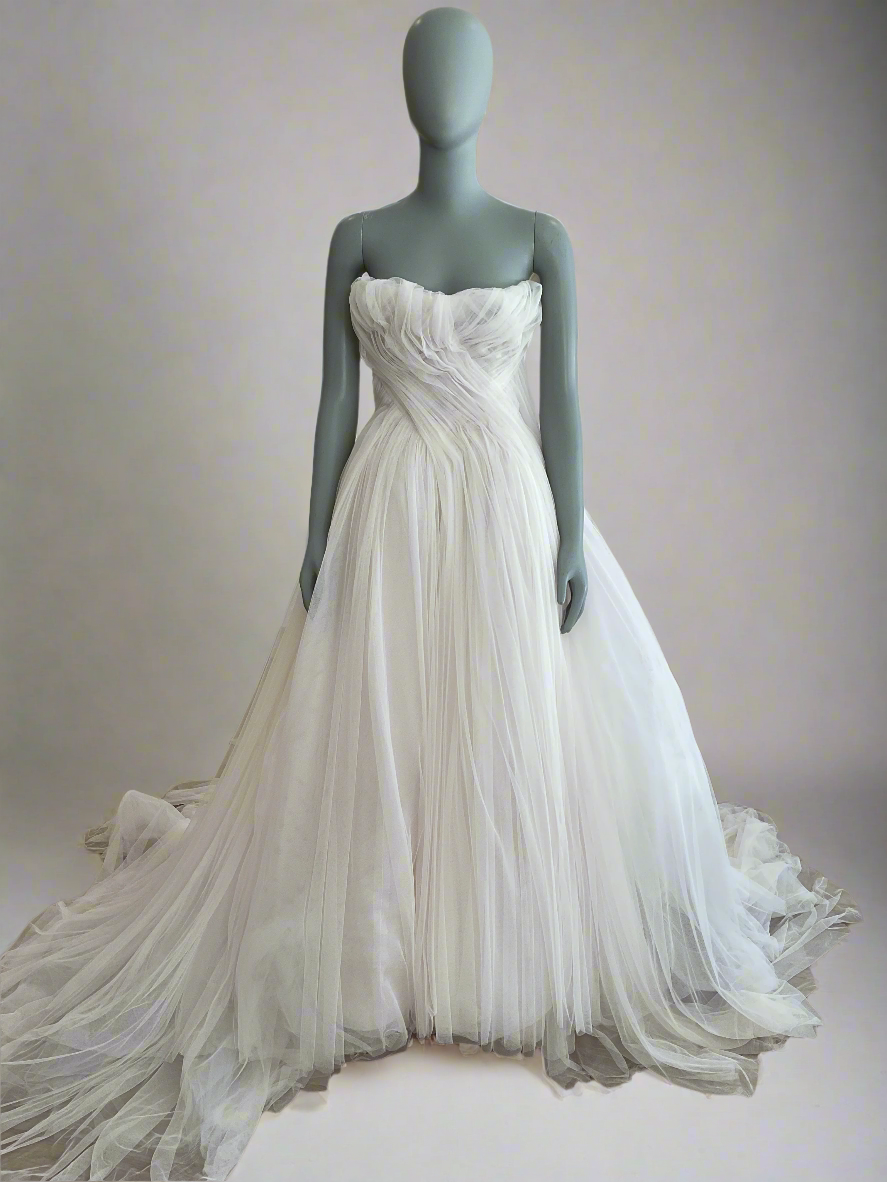 Monique Lhuillier Dream l Preowned Wedding Dress l Los Angeles