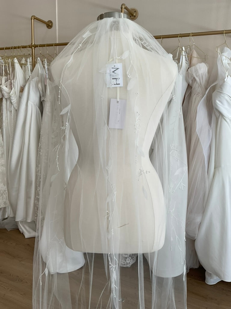 Malis Henderson - Flower and Pearl Veil
