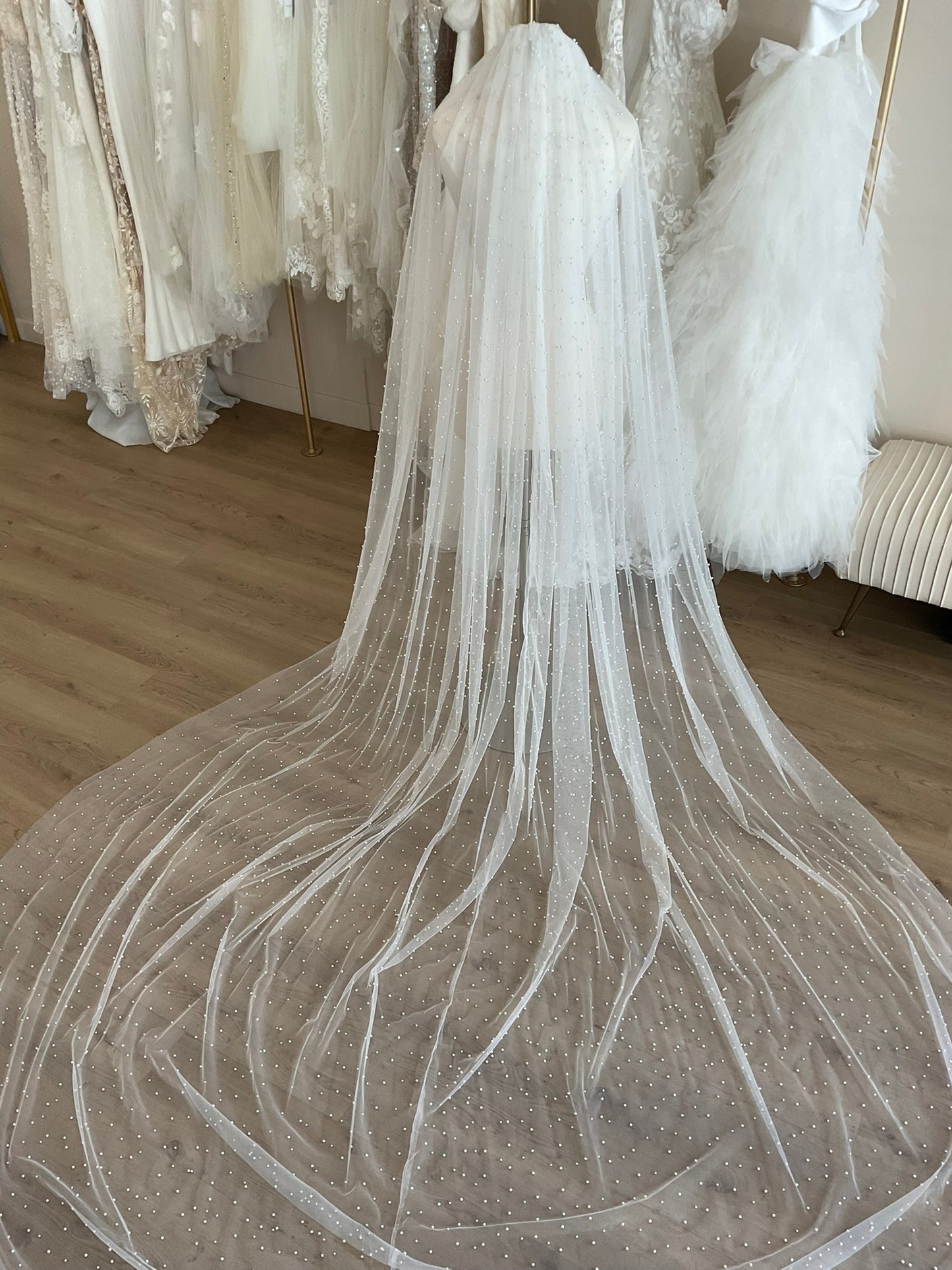 Reem Acra - Scattered Pearls all over (Cathedral)