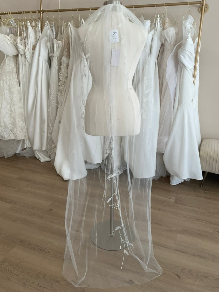 Malis Henderson - Flower and Pearl Veil