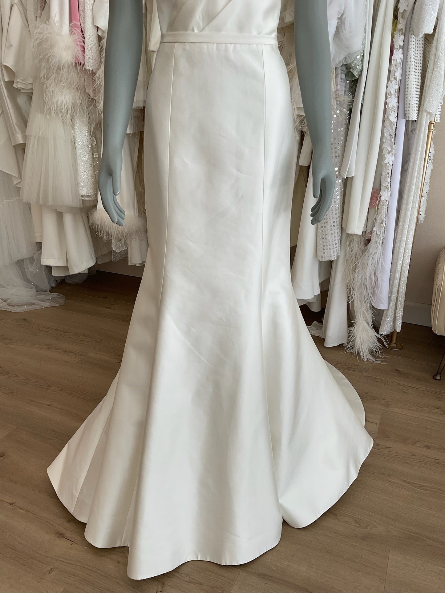 Legends by Romona Keveza L2372 w/ bow and belt (12)
