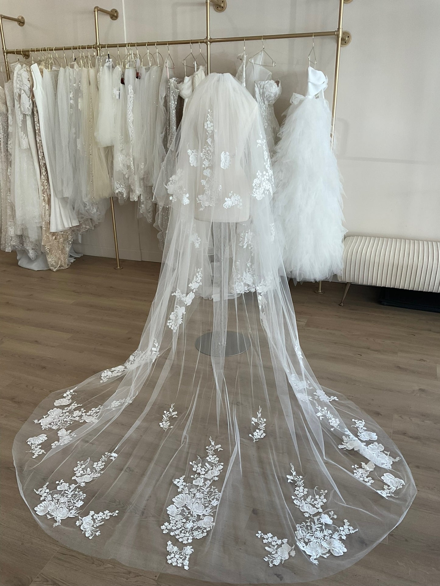 Pronvoias - Double Layer Veil w/ flower appliques (Cathedral)