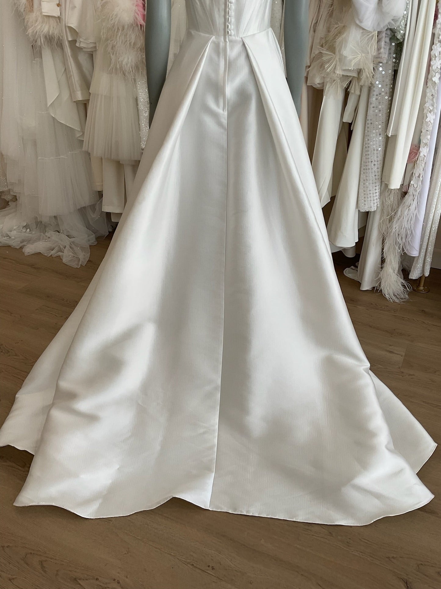 Alex Perry - Audrey (4)Wedding Dresses4