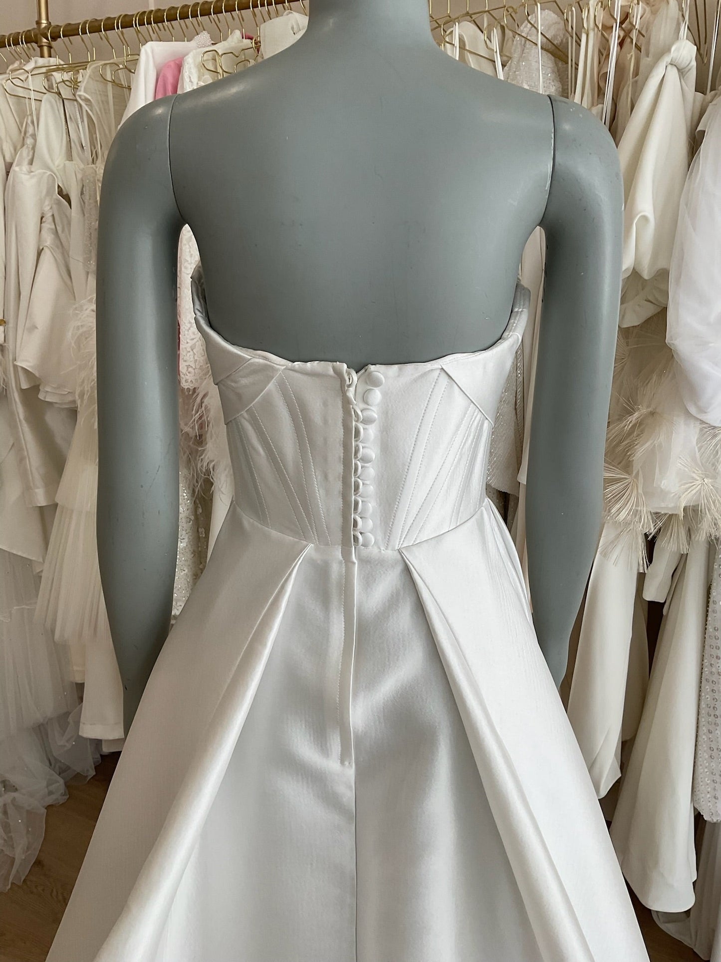 Alex Perry - Audrey (4)Wedding Dresses4