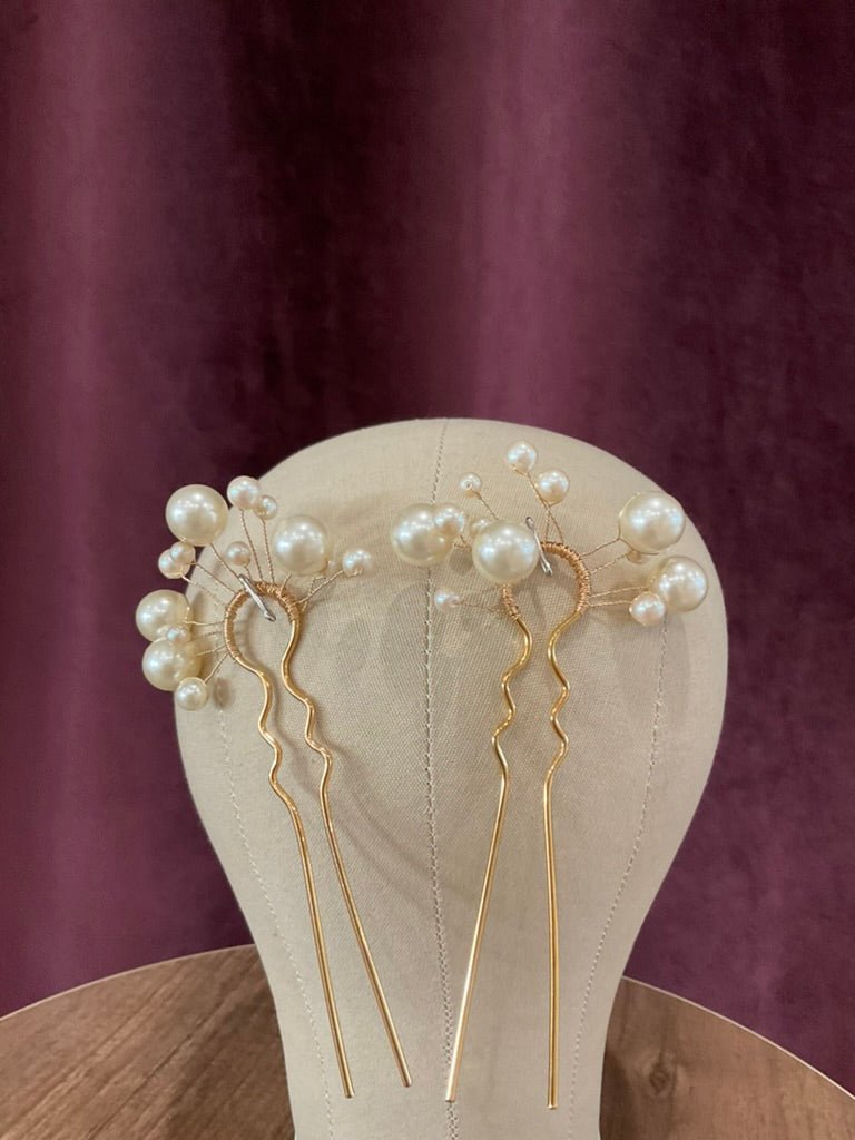 Cocoe Voci - Set of Two Atomic Ivory Pearl and Gold HairpinsHair Pieces