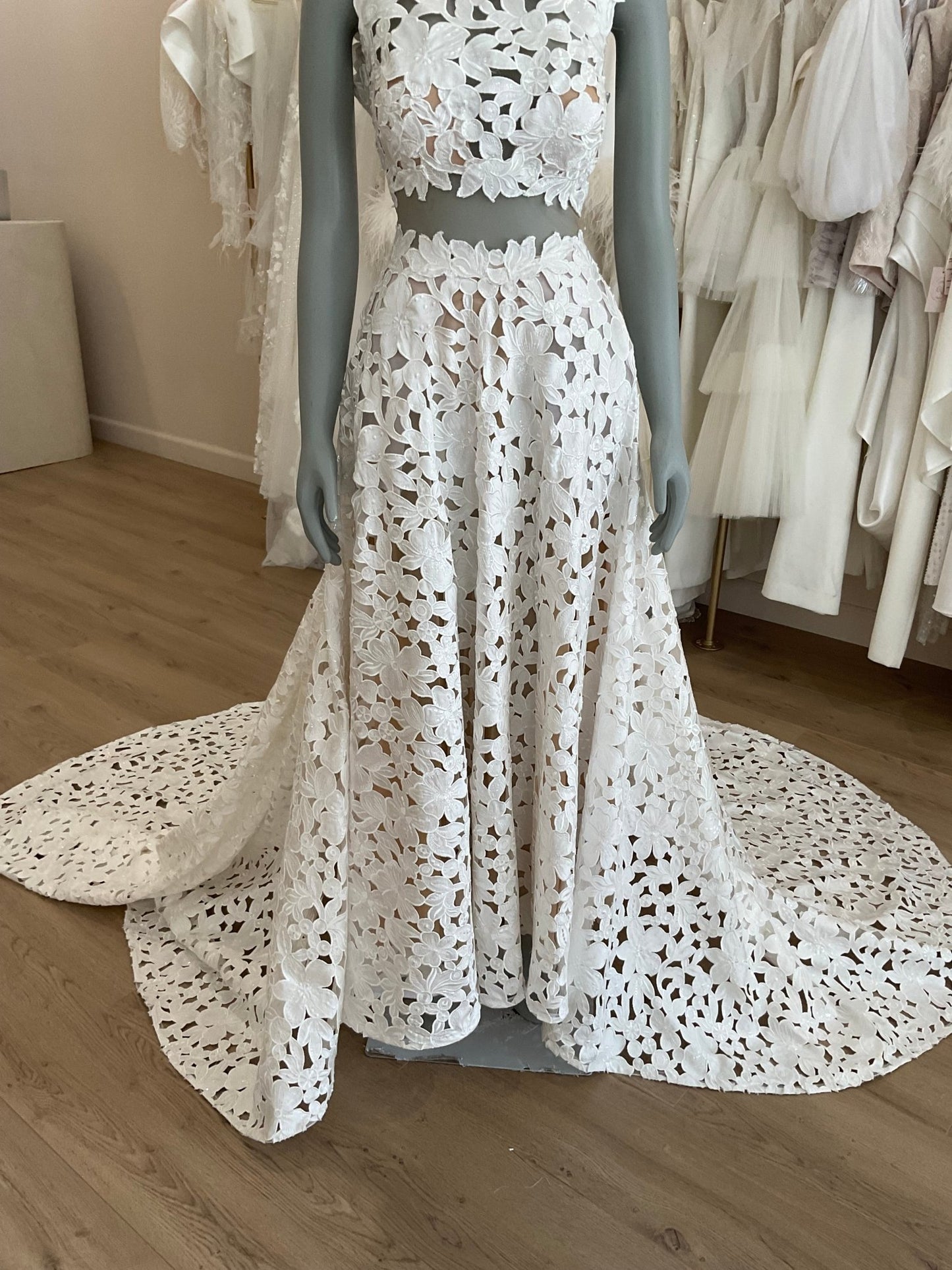 Julie Vino - Vivian (10)Wedding DressesUsed