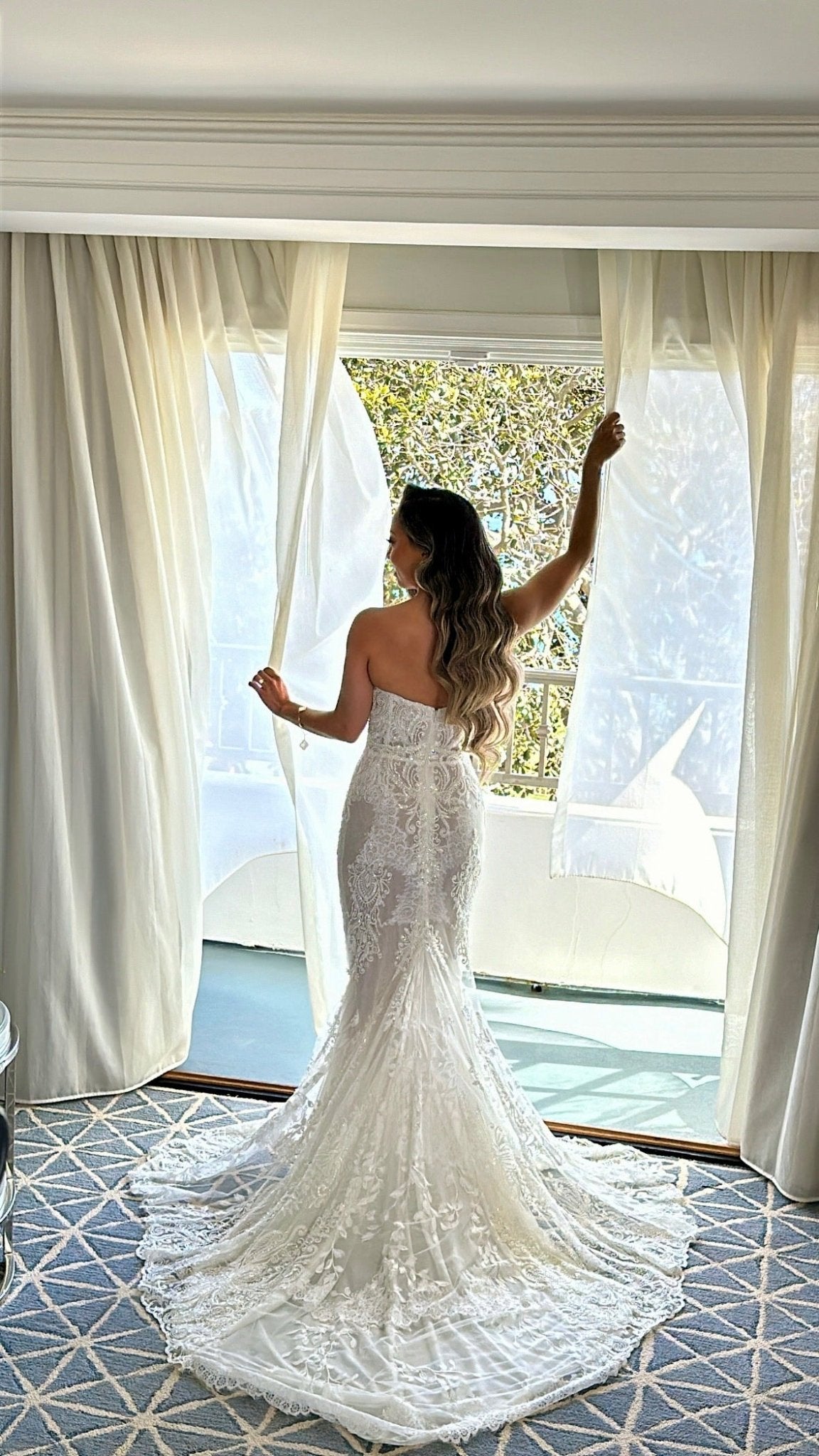 Lian Rokman - Emiliana (4)Wedding DressesIvory