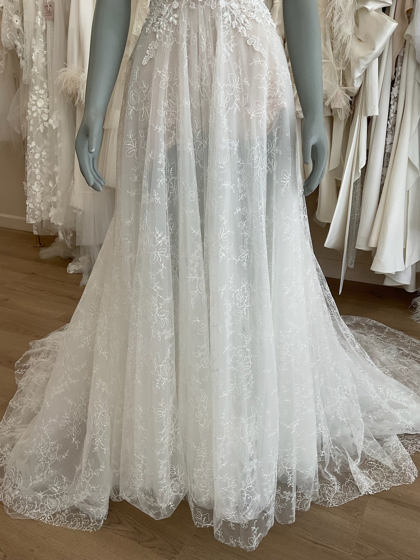 Liz Martinez - Aria (2)Wedding Dresses2