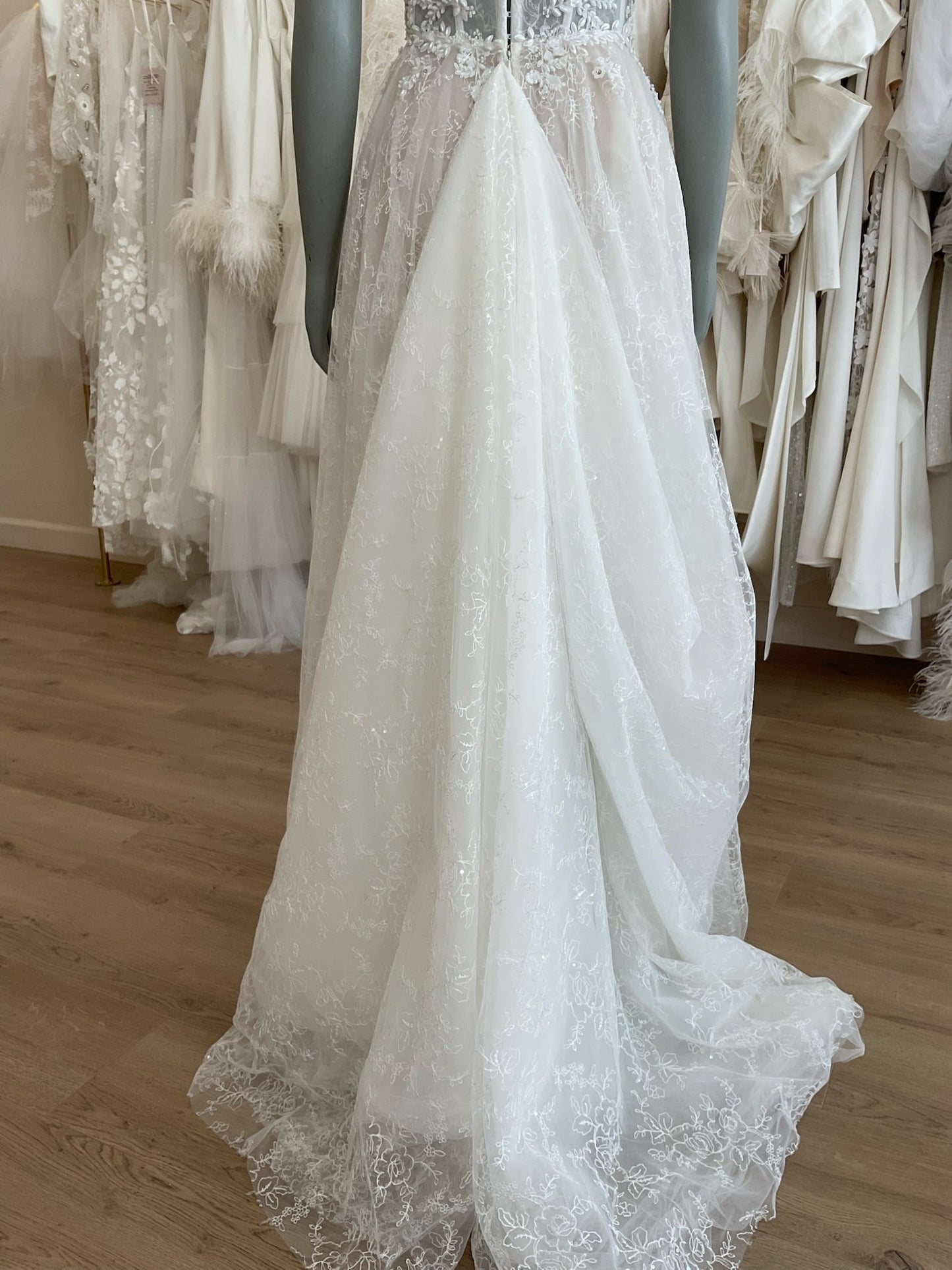 Liz Martinez - Aria (2)Wedding Dresses2