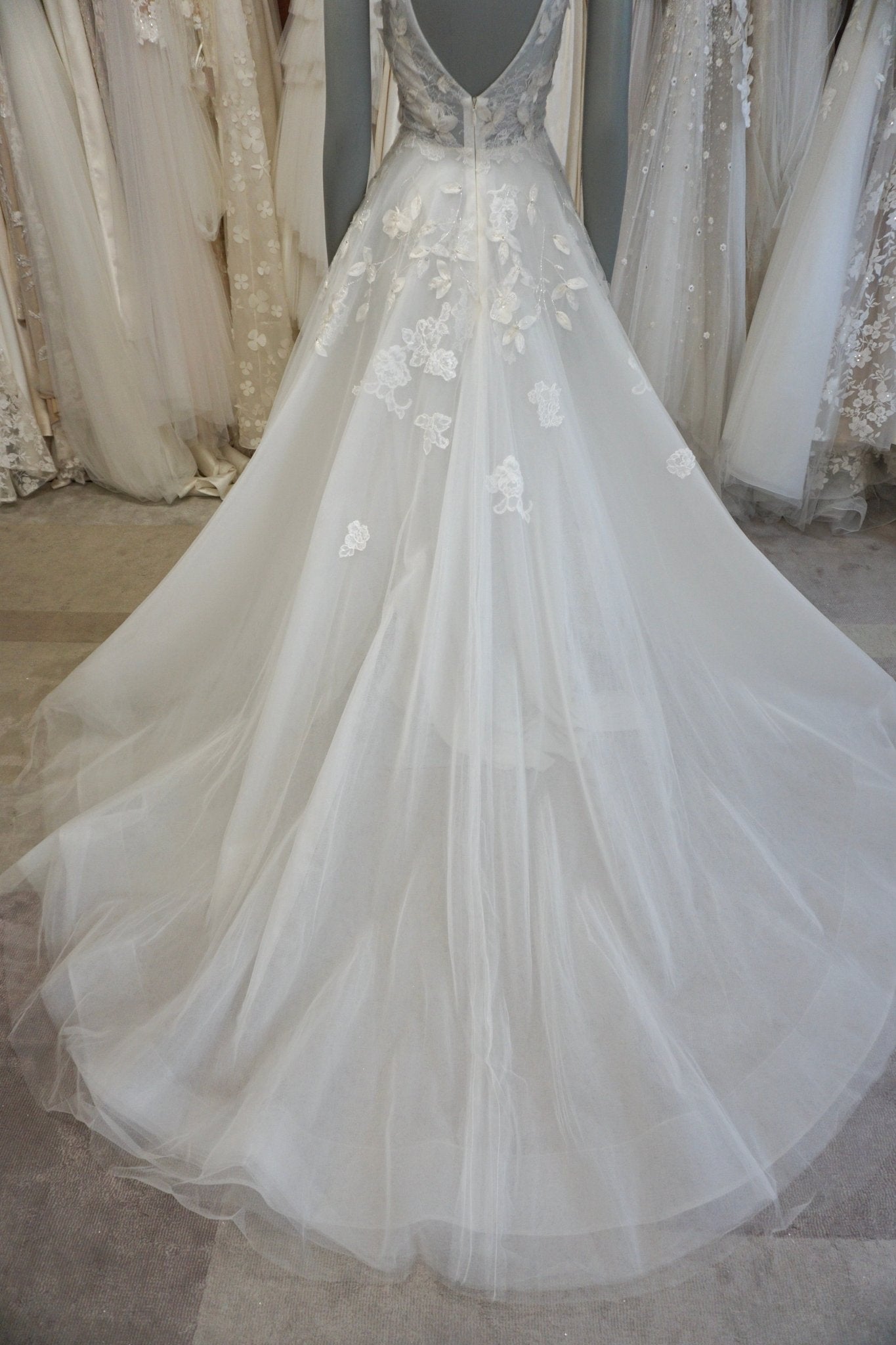 Monique Lhuillier - Clementine (8)Wedding DressesBrand new - with tags