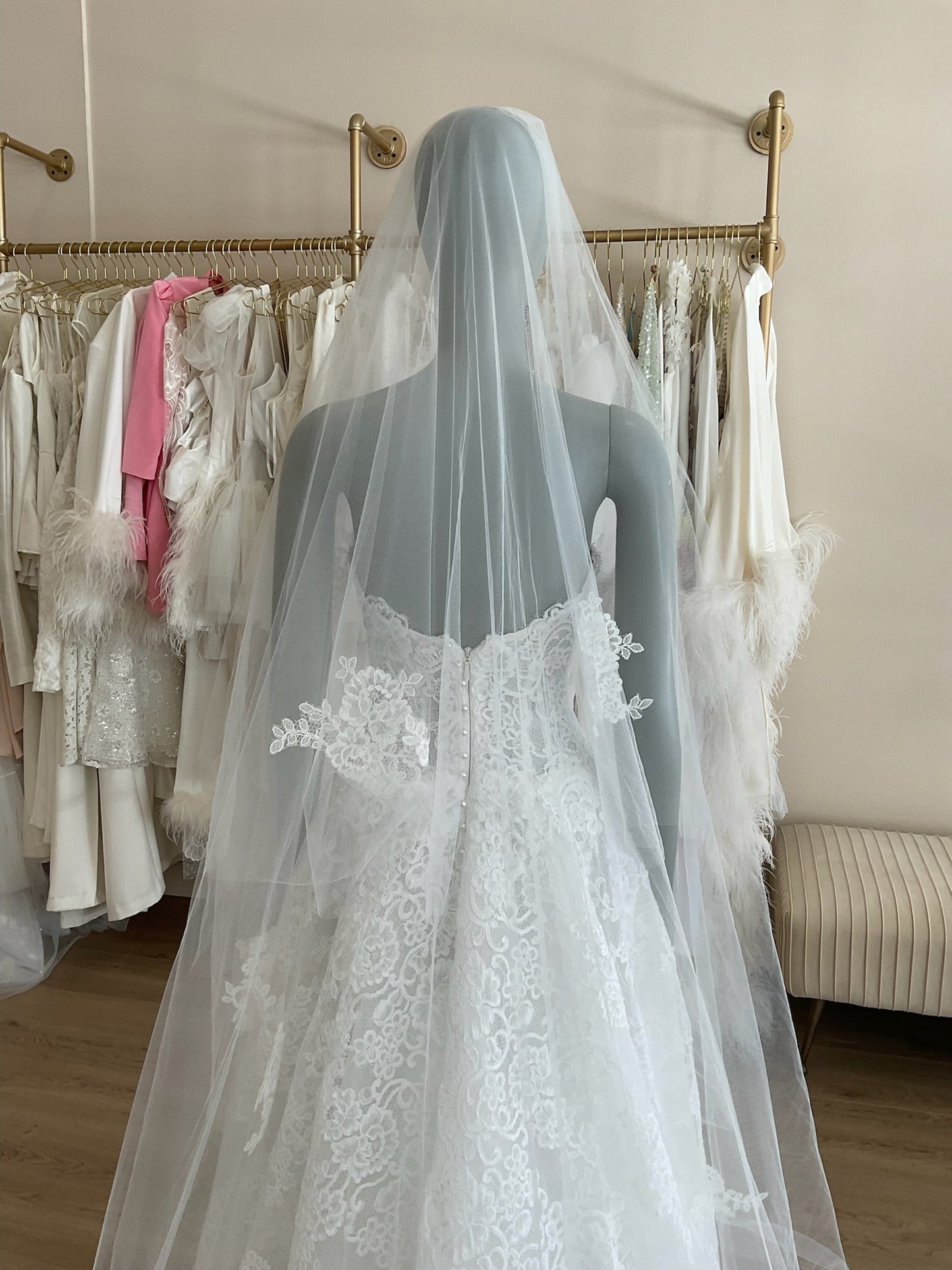 Monique Lhuillier - Fleur de Lis Veil