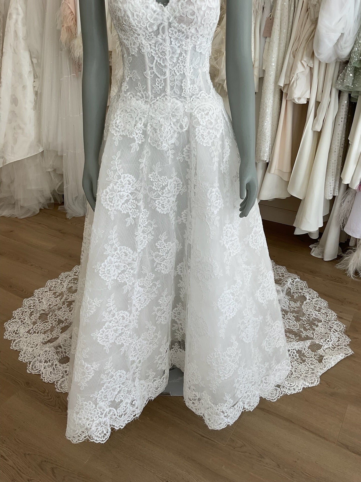 Monique Lhuillier - Fleur di Lis (2) w/veilWedding Dresses2