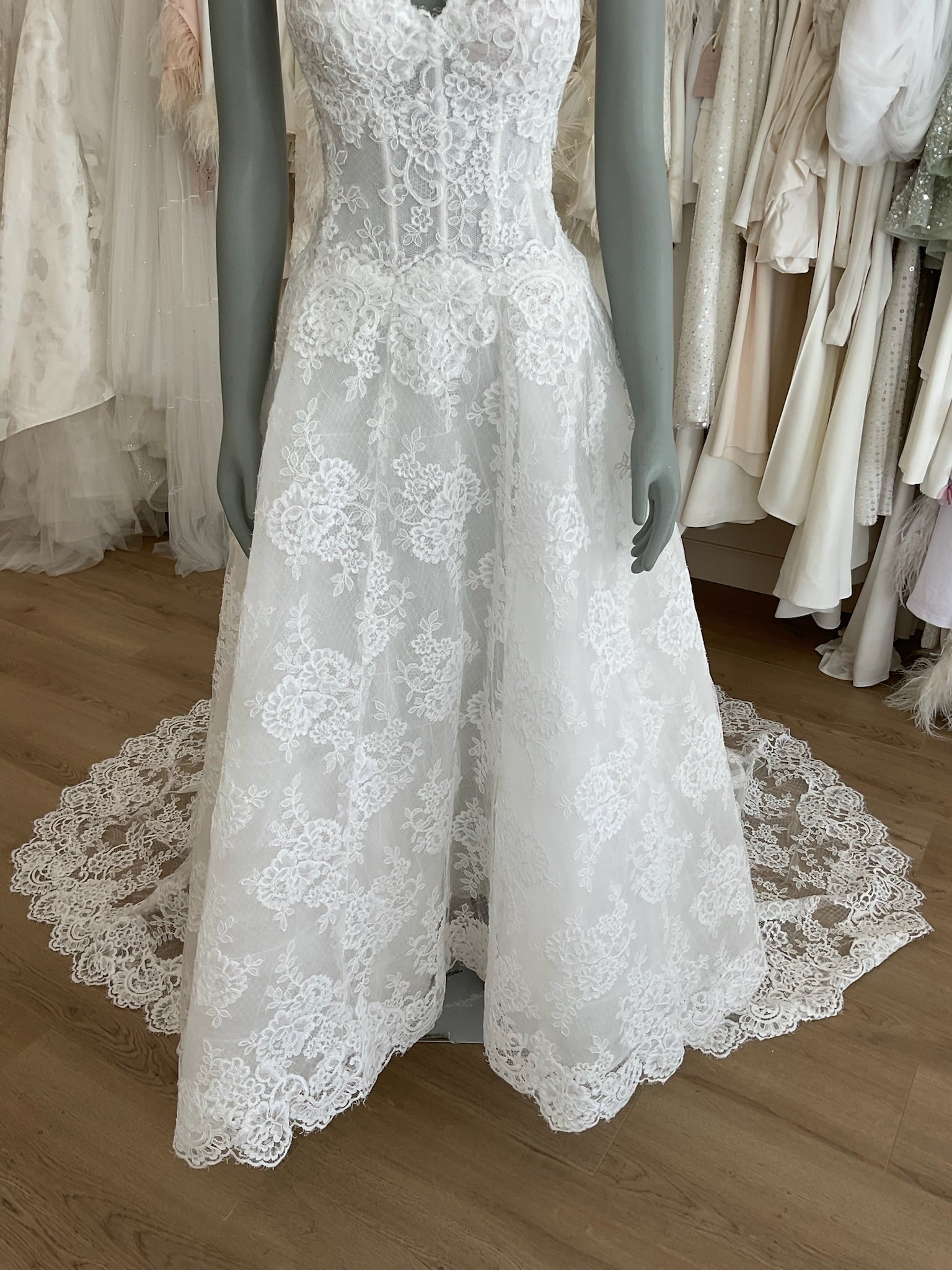 Monique Lhuillier - Fleur di Lis (2) w/veilWedding Dresses2