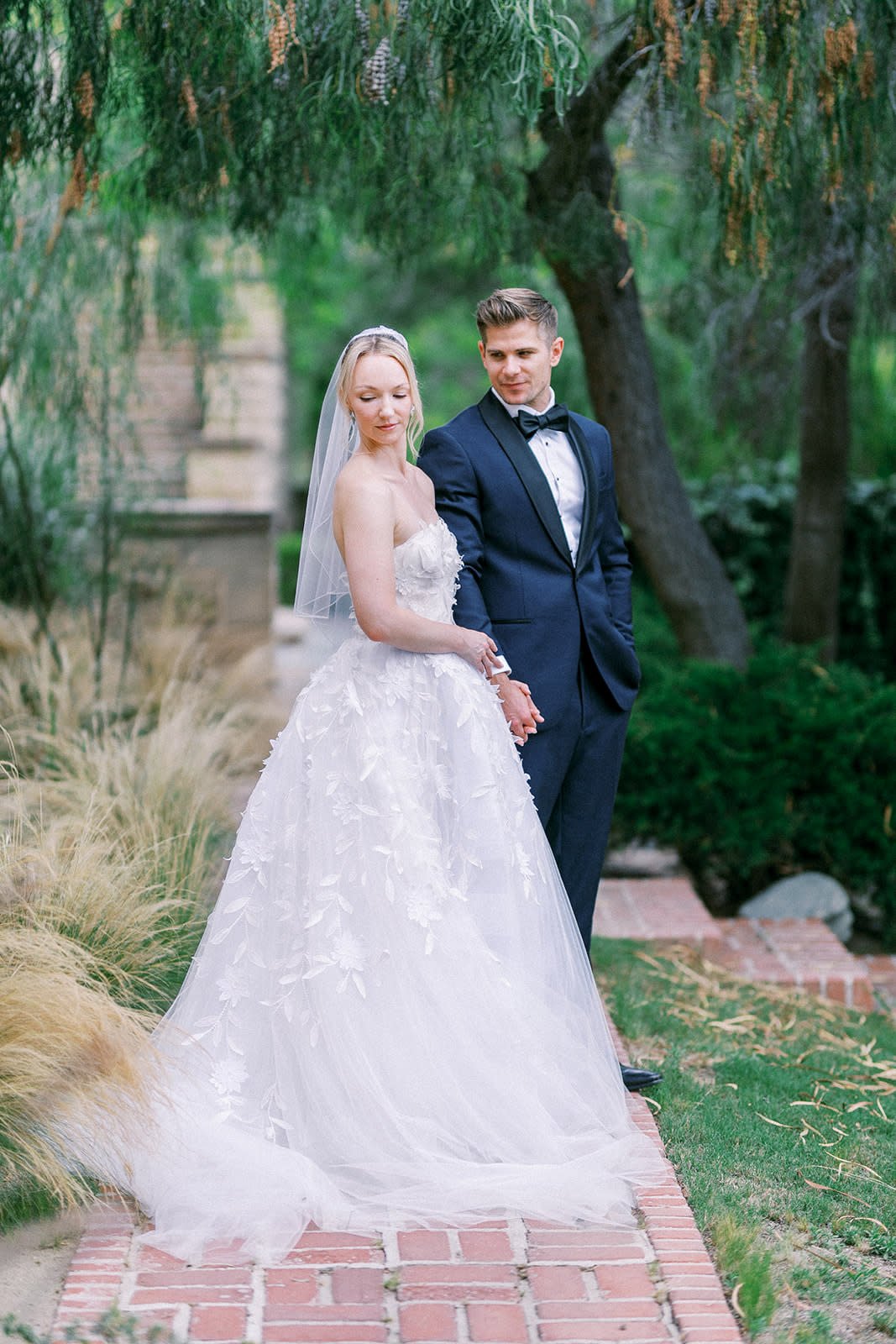 Oscar De La Renta Lilian l Preowned Wedding Dress l Los Angeles Oscar De La Renta Lilian l Preowned Wedding Dress l Los Angeles