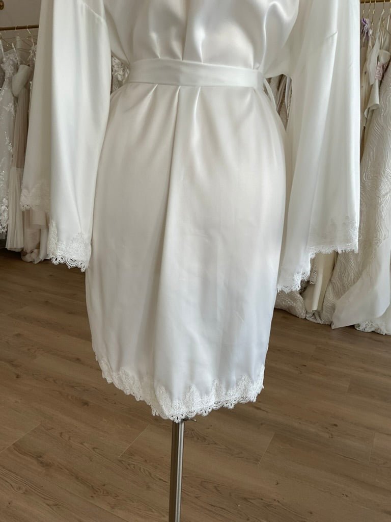 Untamed Petals - Alexa Robe (L)Bridal AccessoriesL