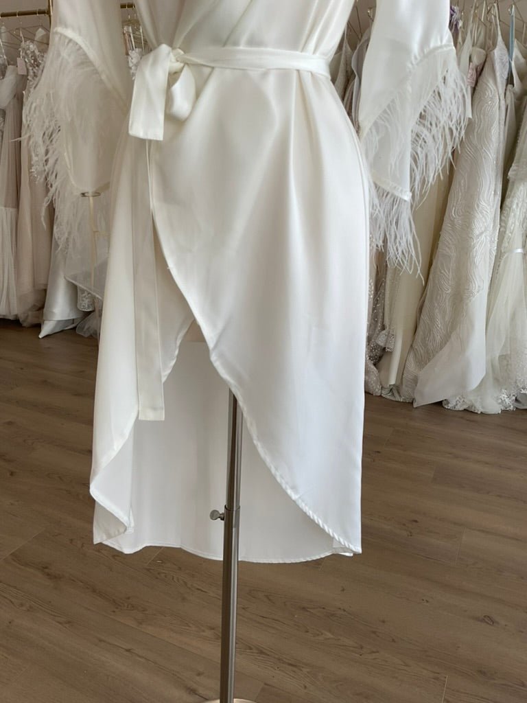 Untamed Petals - Ellis Feather Robe (Large, Ivory)Bridal AccessoriesIvory