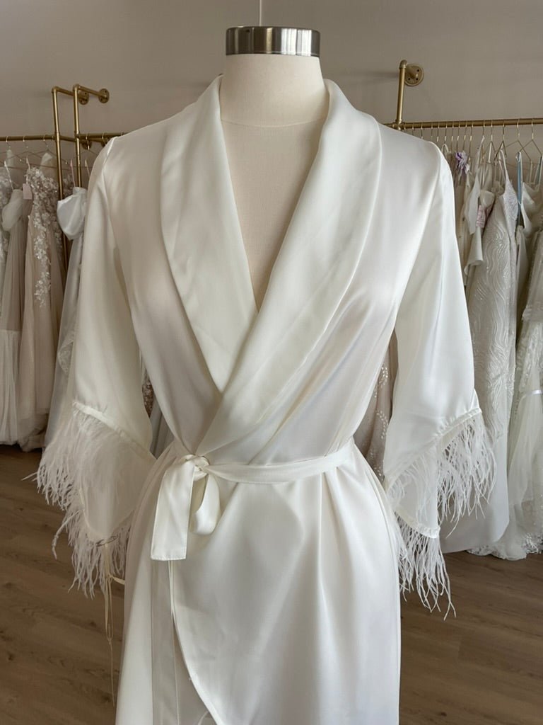 Untamed Petals - Ellis Feather Robe (Large, Ivory)Bridal AccessoriesIvory