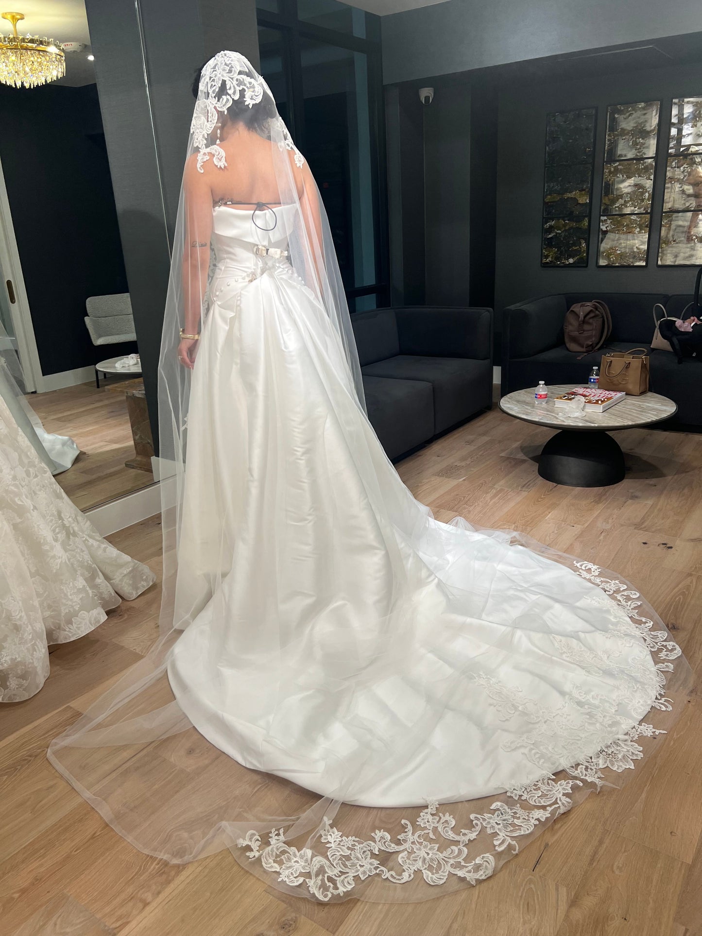 Anne Barge - Newport & Train Trumpet Gown (12)