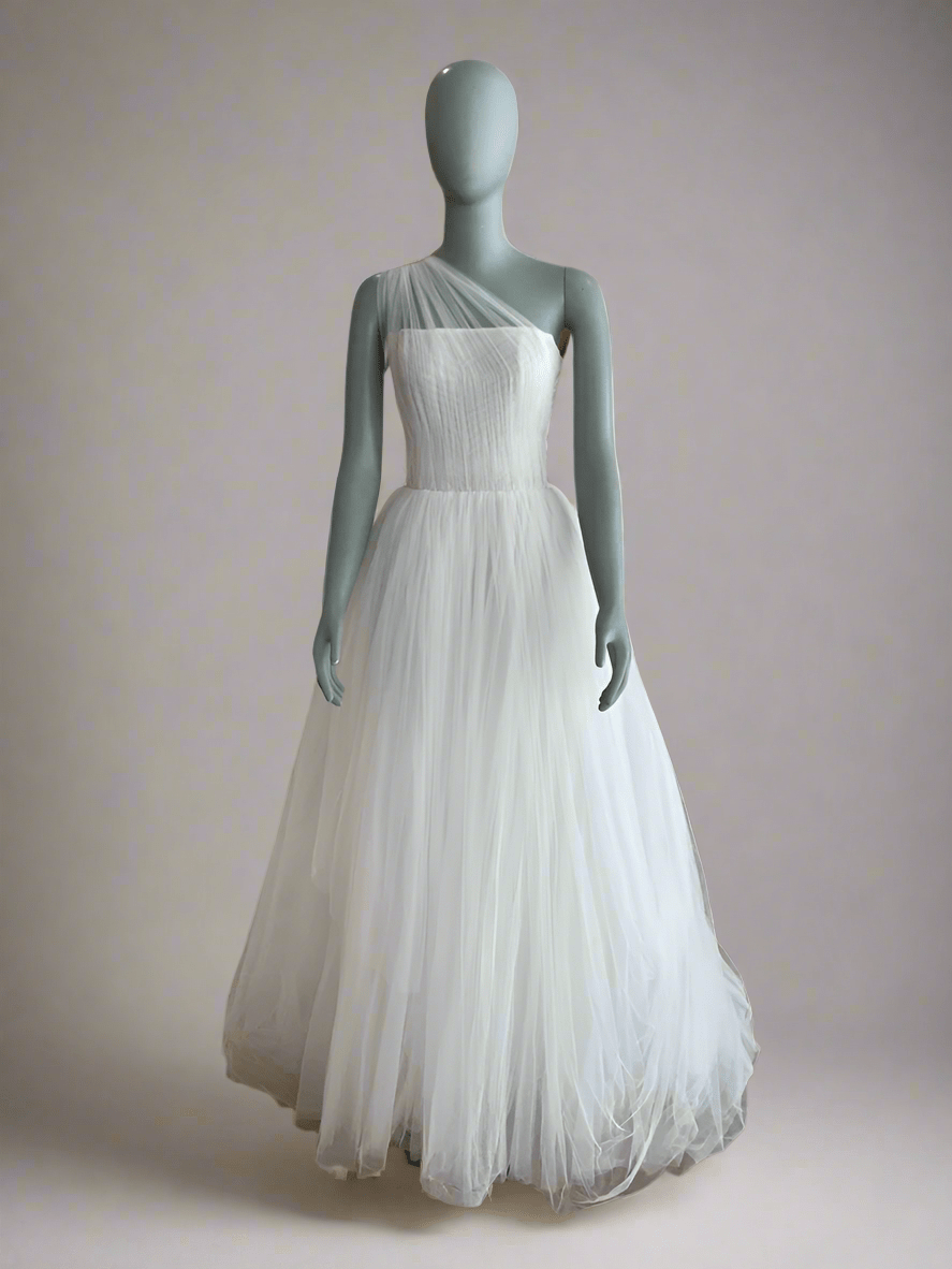 Vera Wang Englantine l Preowned Wedding Dress l Los Angeles Vera Wang Englantine l Preowned Wedding Dress l Los Angeles