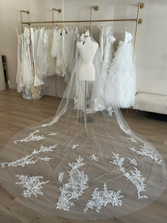 Monique Lhuillier - Splendid Veil (Cathedral)