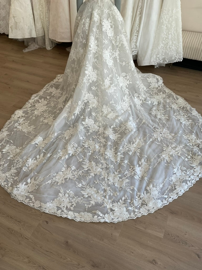 Monique Lhuillier - Wish w/ Jacket + Veil (8)