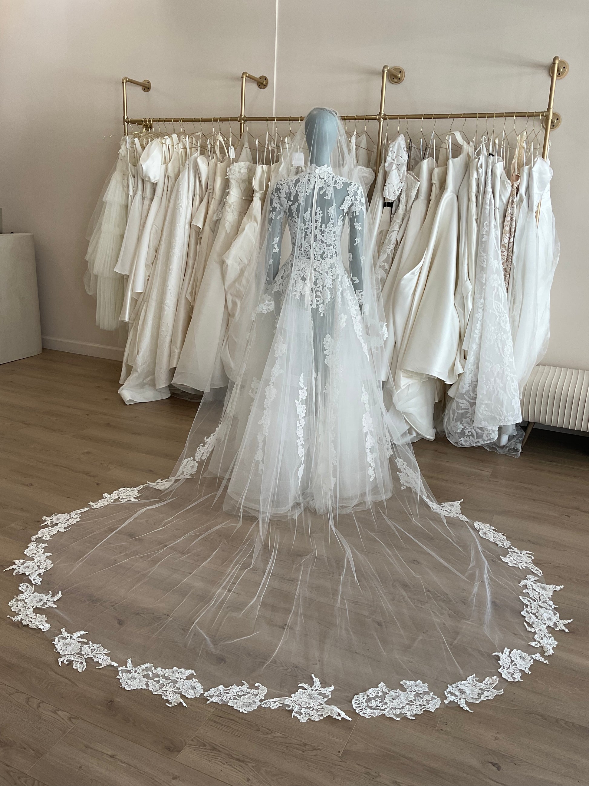 Reem Acra Adore l USed Wedding Dress l Los Angeles Reem Acra Adore l USed Wedding Dress l Los Angeles