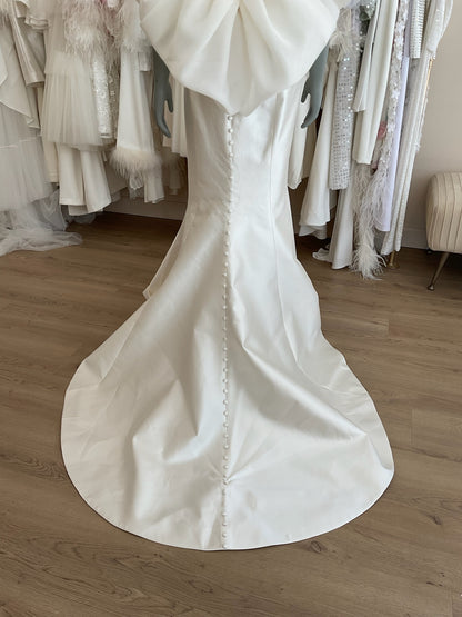 Legends by Romona Keveza L2372 w/ bow and belt (12)