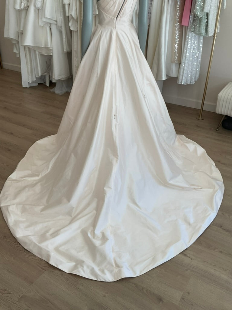 Legends by Romona Keveza - L6108(4)