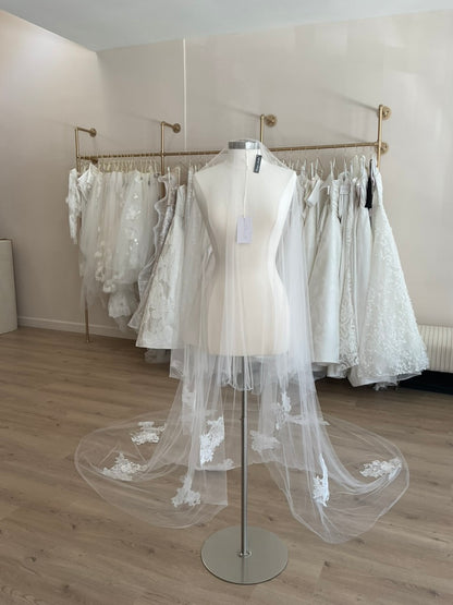 Monique Lhuillier - Kaia Veil (Cathedral)