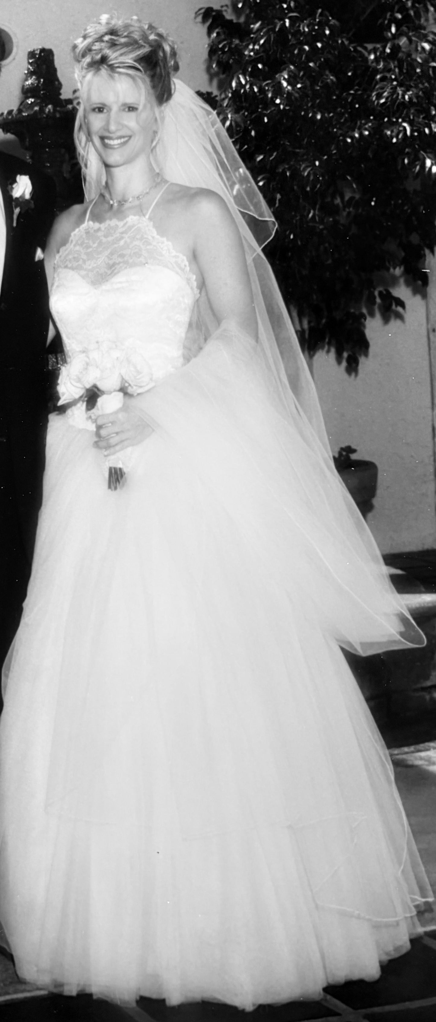 Vera Wang - Vintage Lace Ballgown (8)