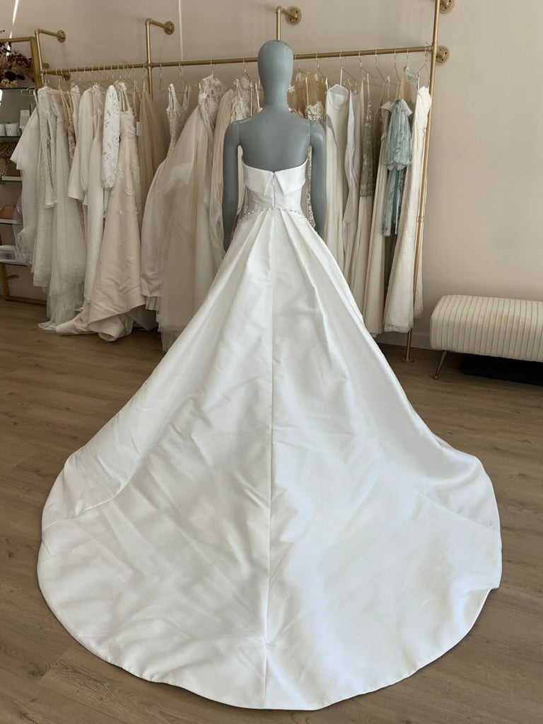Anne Barge - Newport Gown & Train  (12)