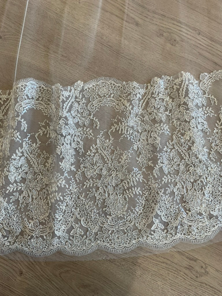 Monique Lhuillier - Adaleine Veil (Cathedral)