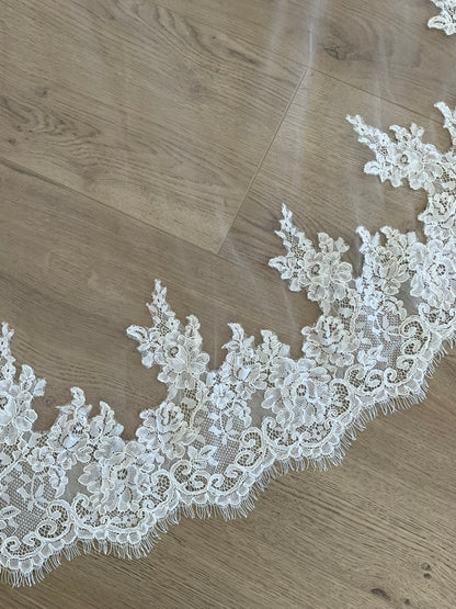 Monique Lhuillier - Mantilla Veil (Royal Cathedral)