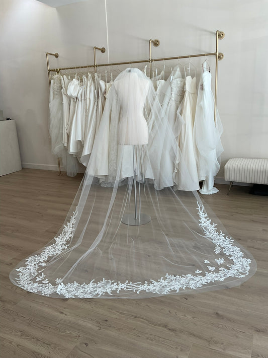 Amsale - R370 Veil