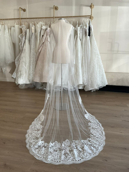 Monique Lhuillier- Sistene Lace Veil (Cathedral)