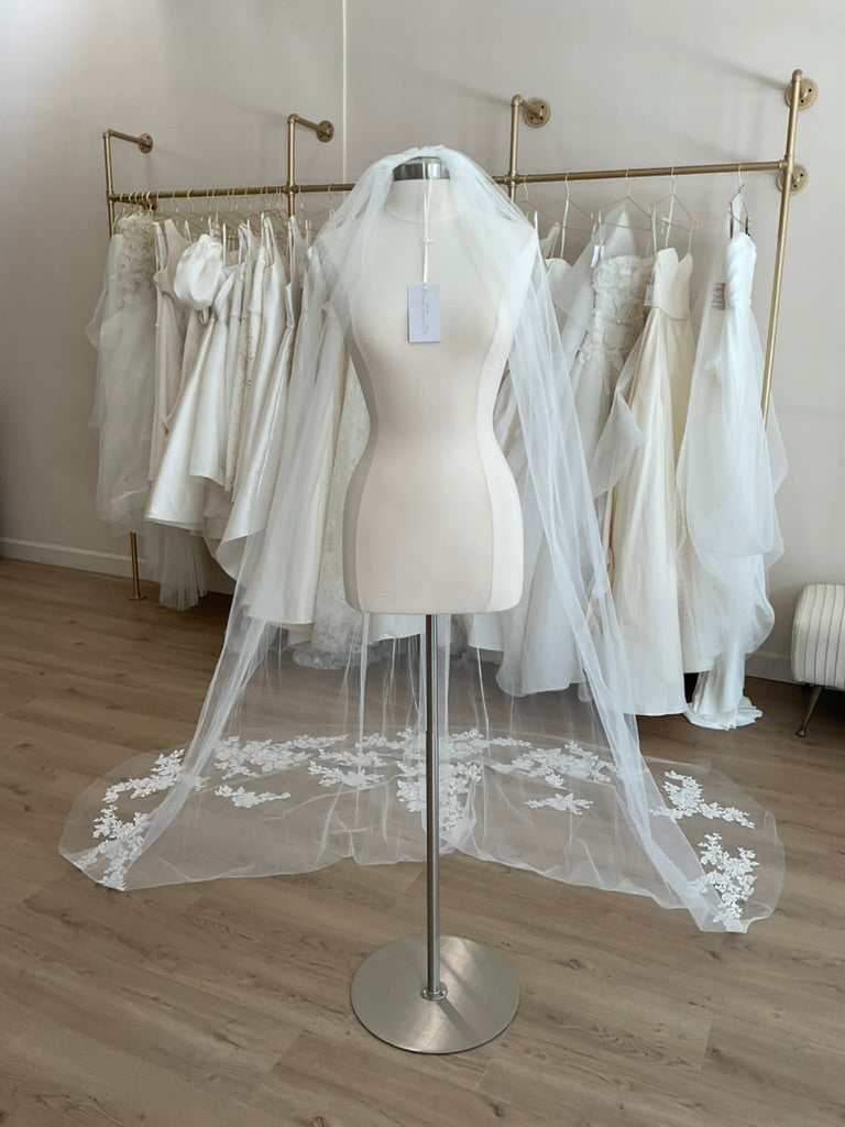 Amsale - R392 Veil