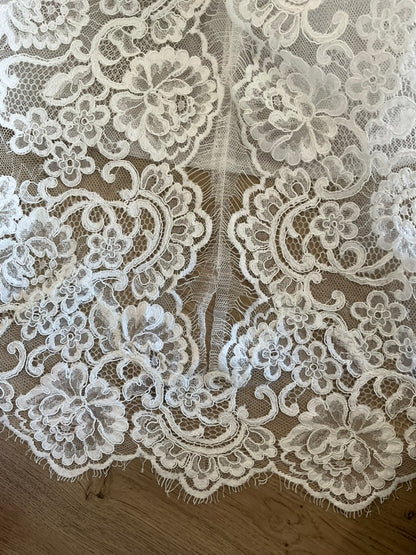 Monique Lhuillier - Fleur de Lis w/ jacket (8)