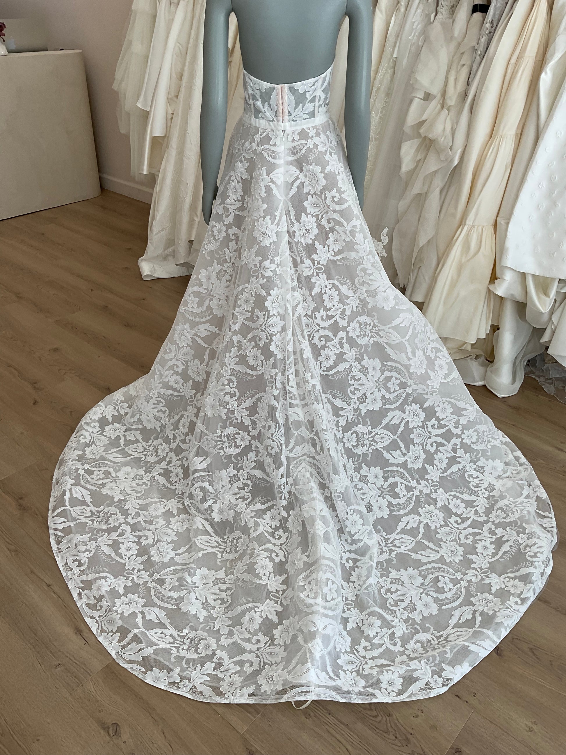 Eisen Stein Harper l Sample Wedding Dress l Los Angeles Eisen Stein Harper l Sample Wedding Dress l Los Angeles