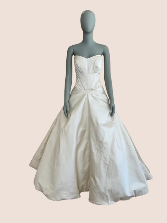 Vera Wang  - Vintage Duchess Satin Basque Waist Ballgown (4)