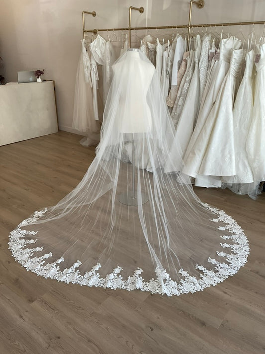 Monique Lhuillier - Cotton Lace Veil (Chapel)
