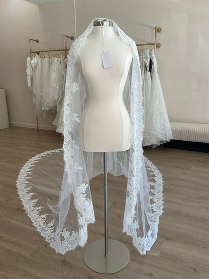 Monique Lhuillier - Mantilla Veil (Royal Cathedral)