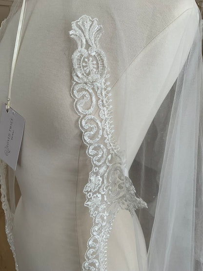 Adam Zohar - Lace trim w/ beading (Fingertip)