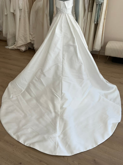 Anne Barge - Newport Gown & Train  (12)