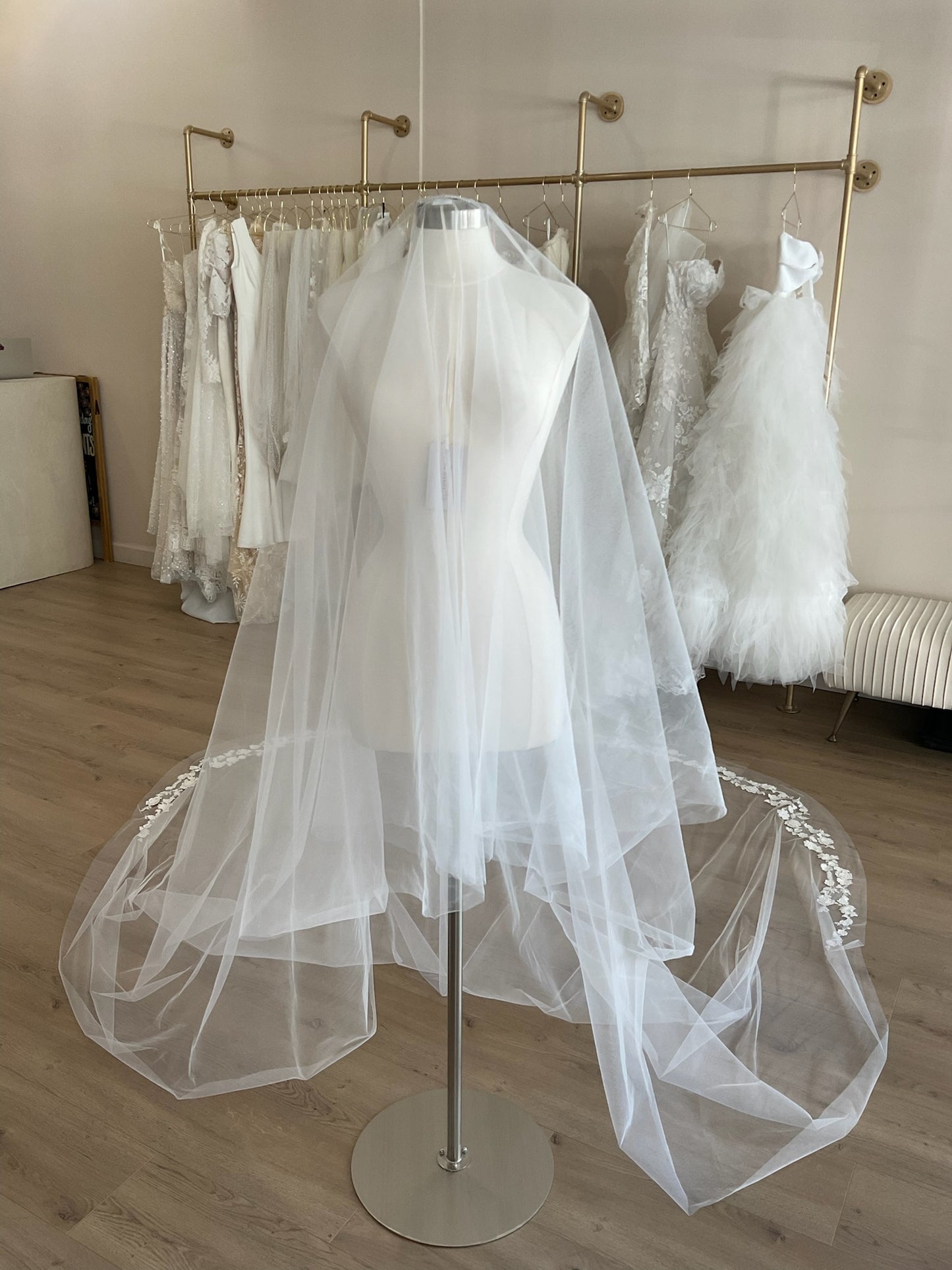 Monique Lhuillier -  Harmony Veil (Cathedral)