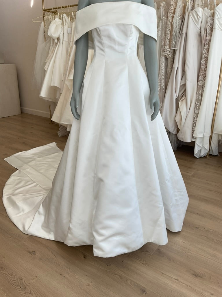 monique lhuillier satin wedding dress Fall 2023 Bridal Lookbook Monique Lhuillier